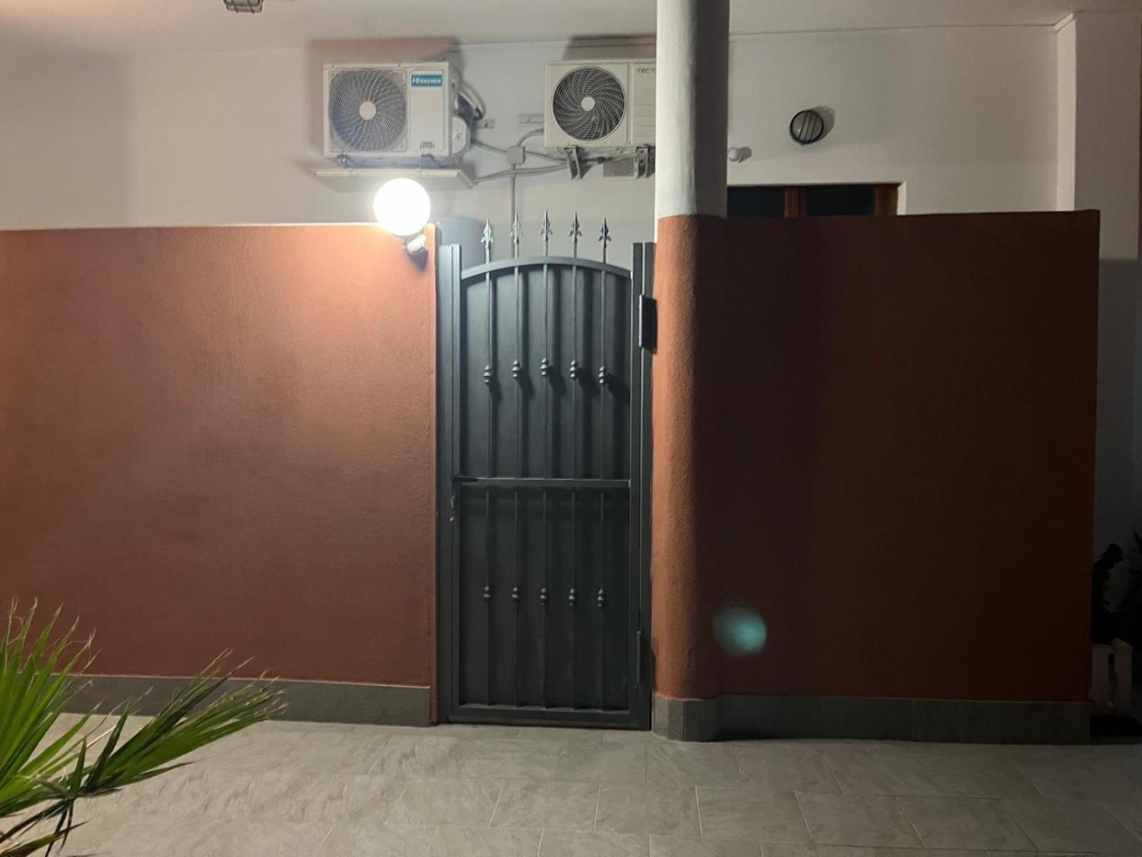 Domus Alice Lägenhet Monserrato Exteriör bild